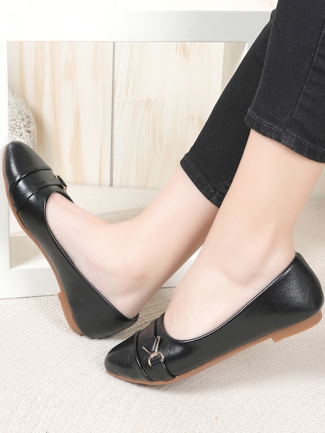 

DressBerry Black Pointed Toe Ballerinas