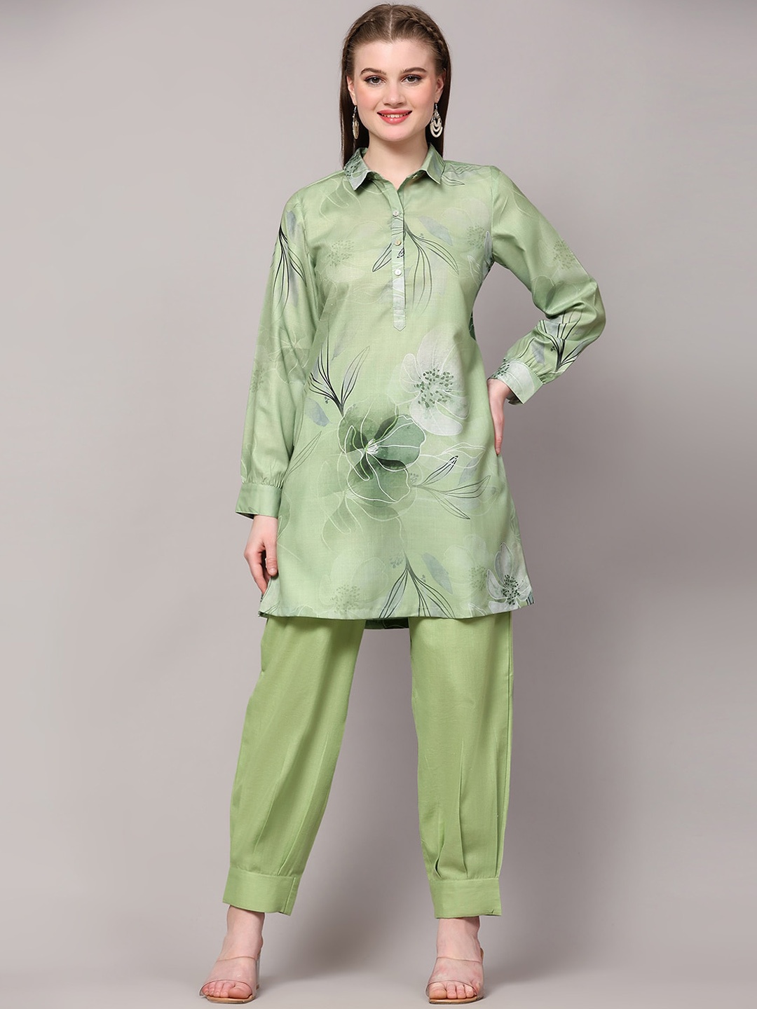 

Poshak Hub Floral Printed Linen Tunic With Trousers, Green