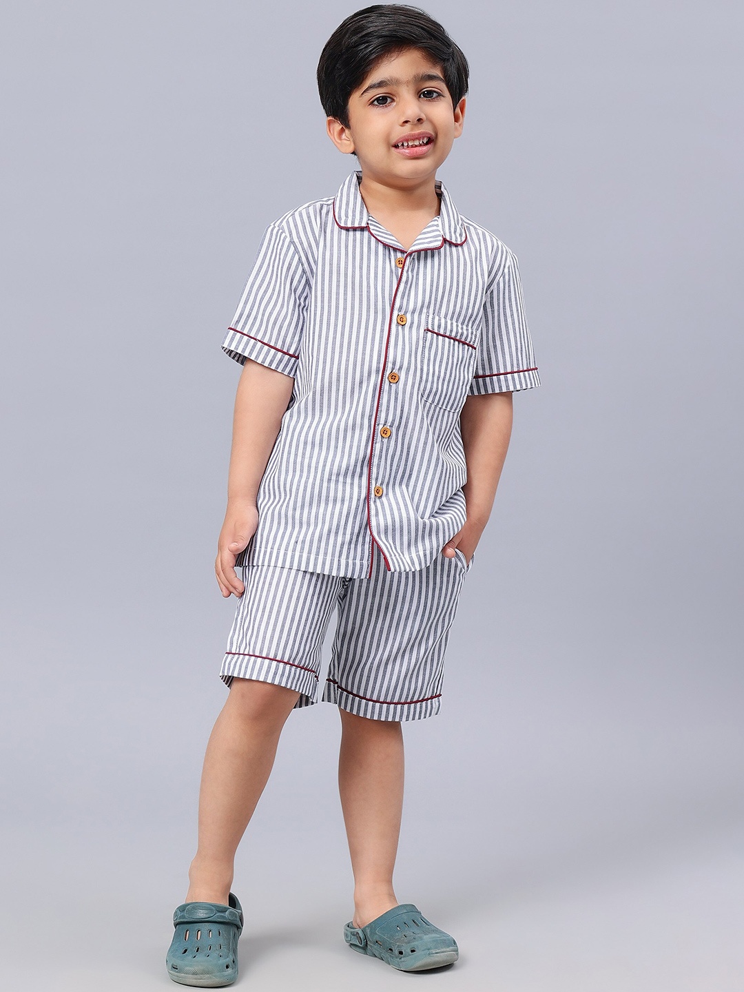 

Biglilpeople Boys Striped Cotton Night suit, White