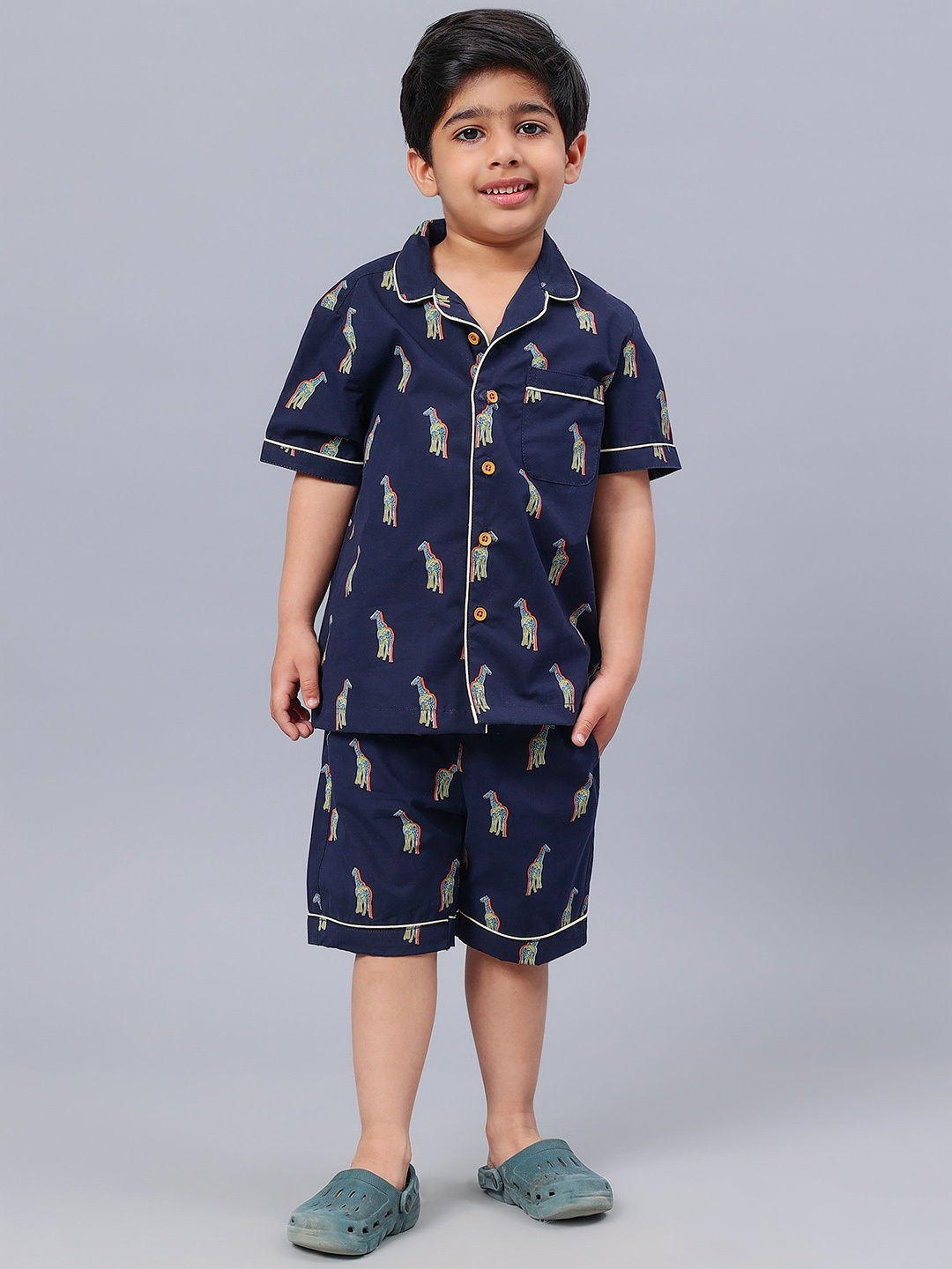 

Biglilpeople Boys Giraffe Printed Cotton Night suit, Navy blue