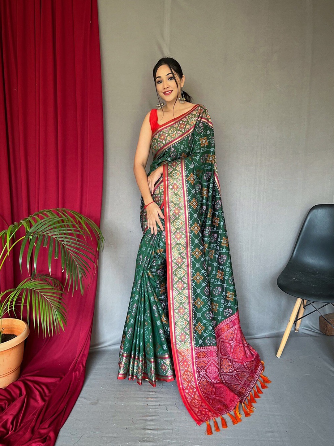 

SGF11 Woven Design Heavy Zari Work Kanjeevaram Patola Silk Saree, Green
