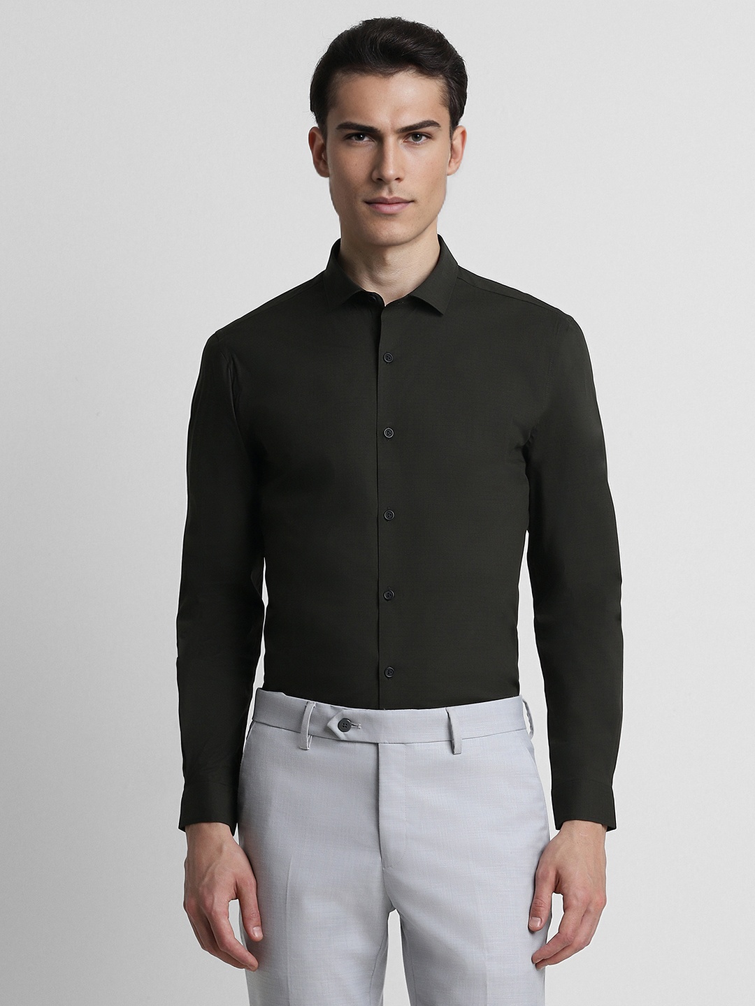 

Peter England Slim Fit Spread Collar Long Sleeves Formal Shirt, Black