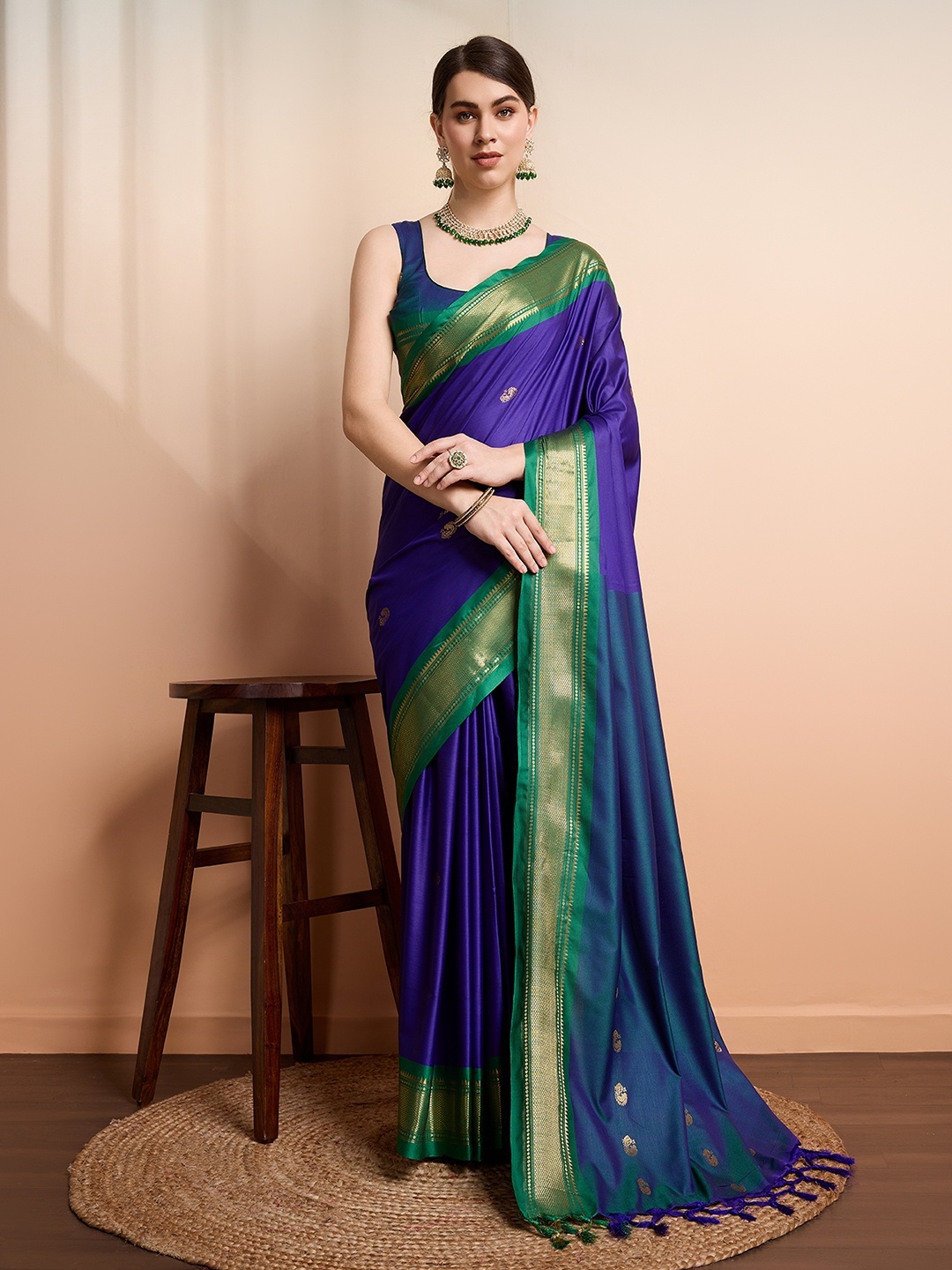 

SGF11 Ethnic Motifs Woven Design Zari Kanjeevaram Silk Saree, Violet