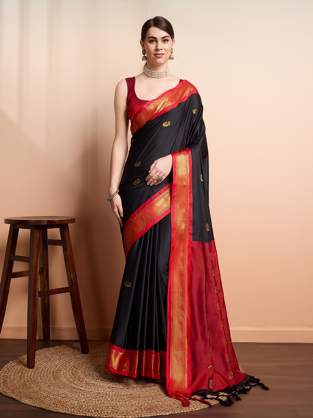 

SGF11 Ethnic Motifs Woven Design Zari Kanjeevaram Silk Saree, Black