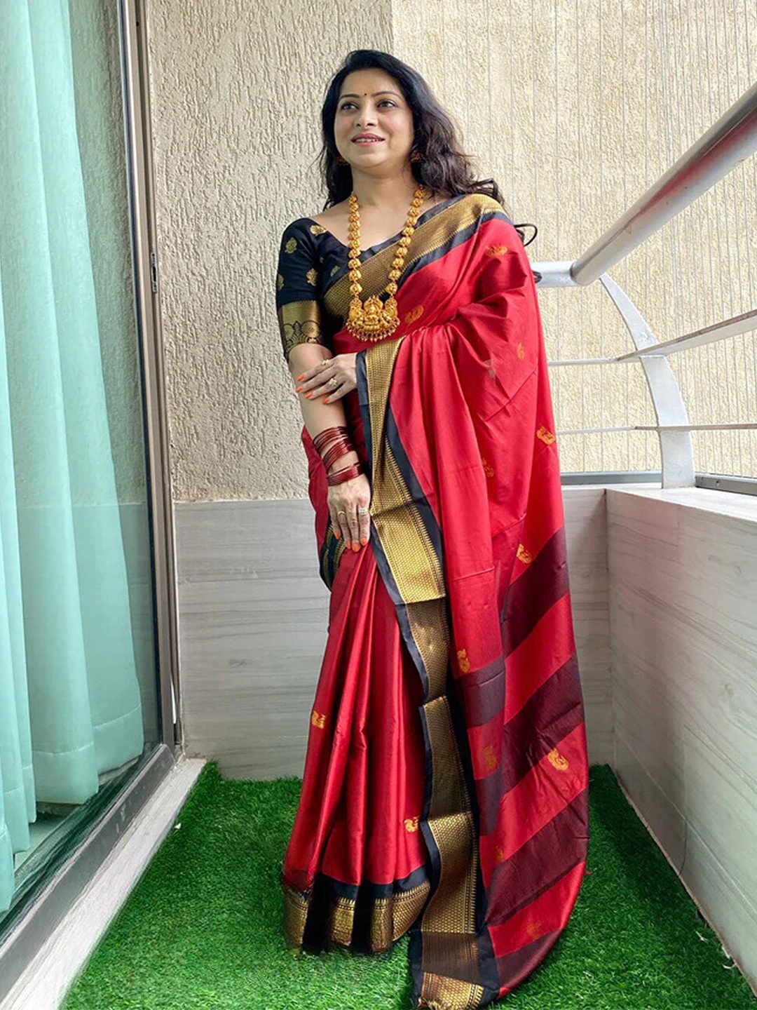 

SGF11 Ethnic Motifs Woven Design Zari Kanjeevaram Silk Saree, Red