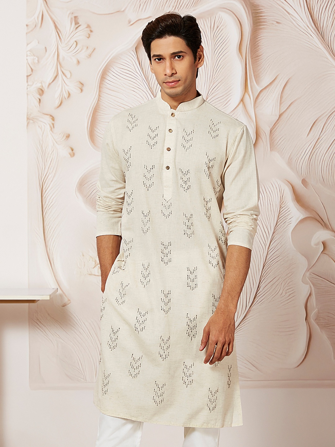 

VASTRAMAY Ethnic Motifs Embroidered Thread Work Mandarin Collar Cotton Kurta, Cream
