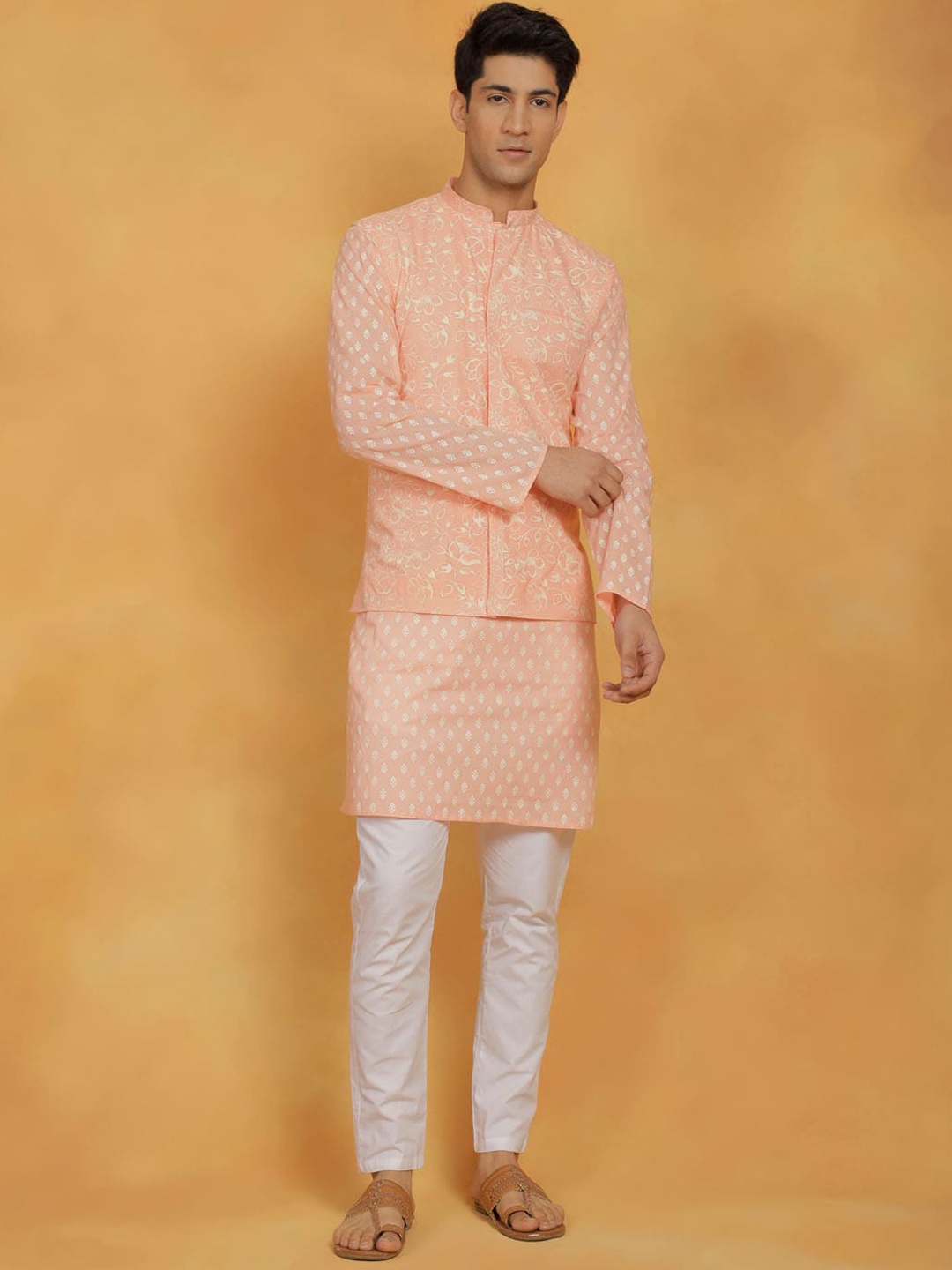 

VASTRAMAY Floral Printed Regular Kurta with Pyjamas and Nehru Jacket, Peach