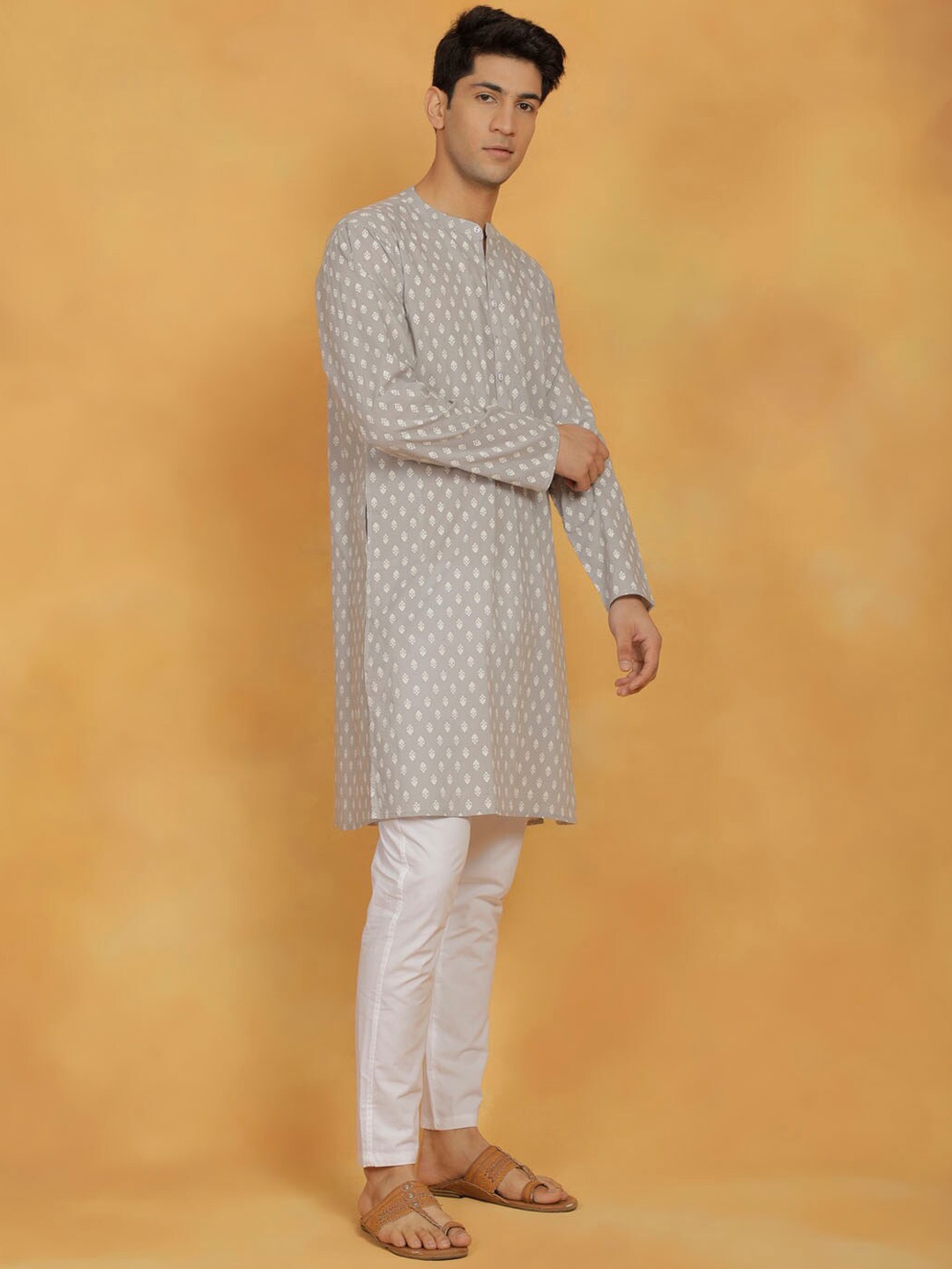 

VASTRAMAY Ethnic Motifs Printed Regular Kurta with Pyjamas, Grey