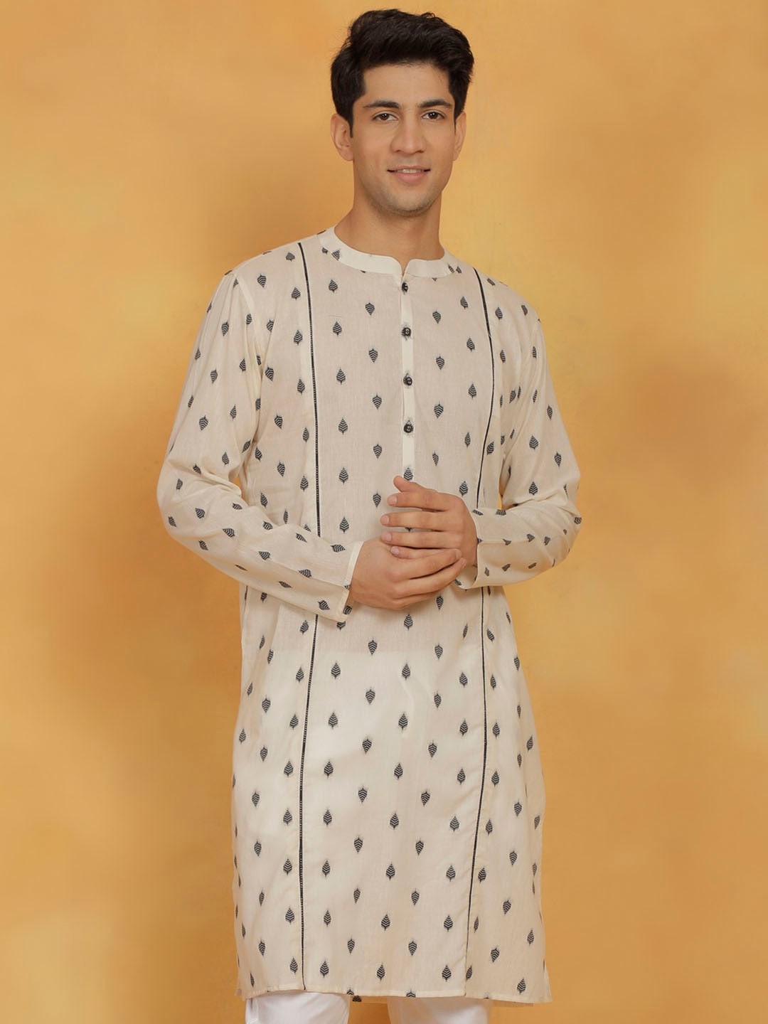 

VASTRAMAY Floral Woven Design Mandarin Collar Jacquard Cotton Kurta, Cream