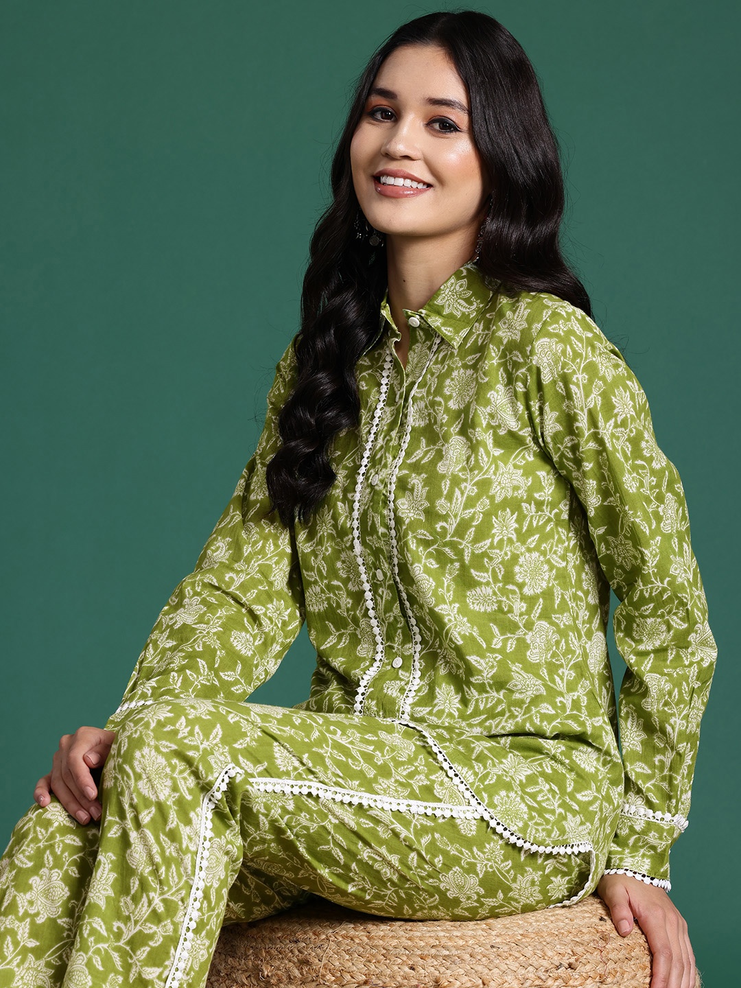 

Sangria Women Floral Printed Regular Pure Cotton Kurti with Trousers, Green