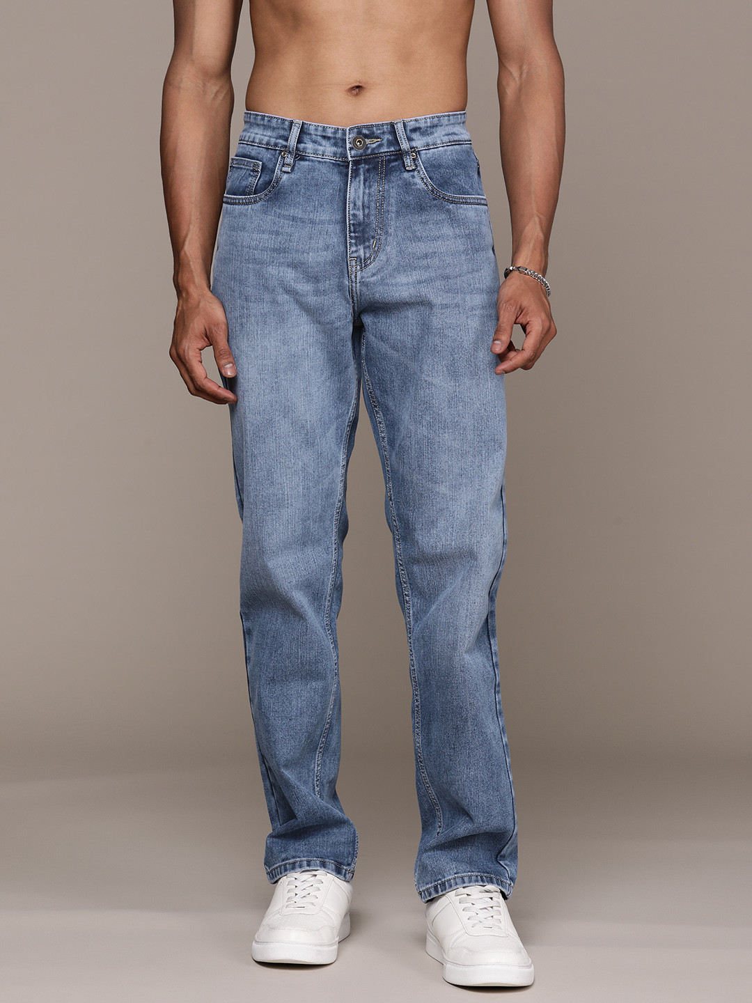 

Roadster Men Relaxed Fit Light Fade Stretchable Jeans, Blue