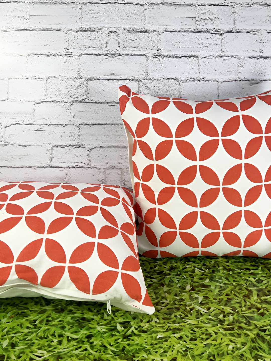 

Pink Parrot White & Red 2 Pieces Geometric Printed Square Cushion Covers