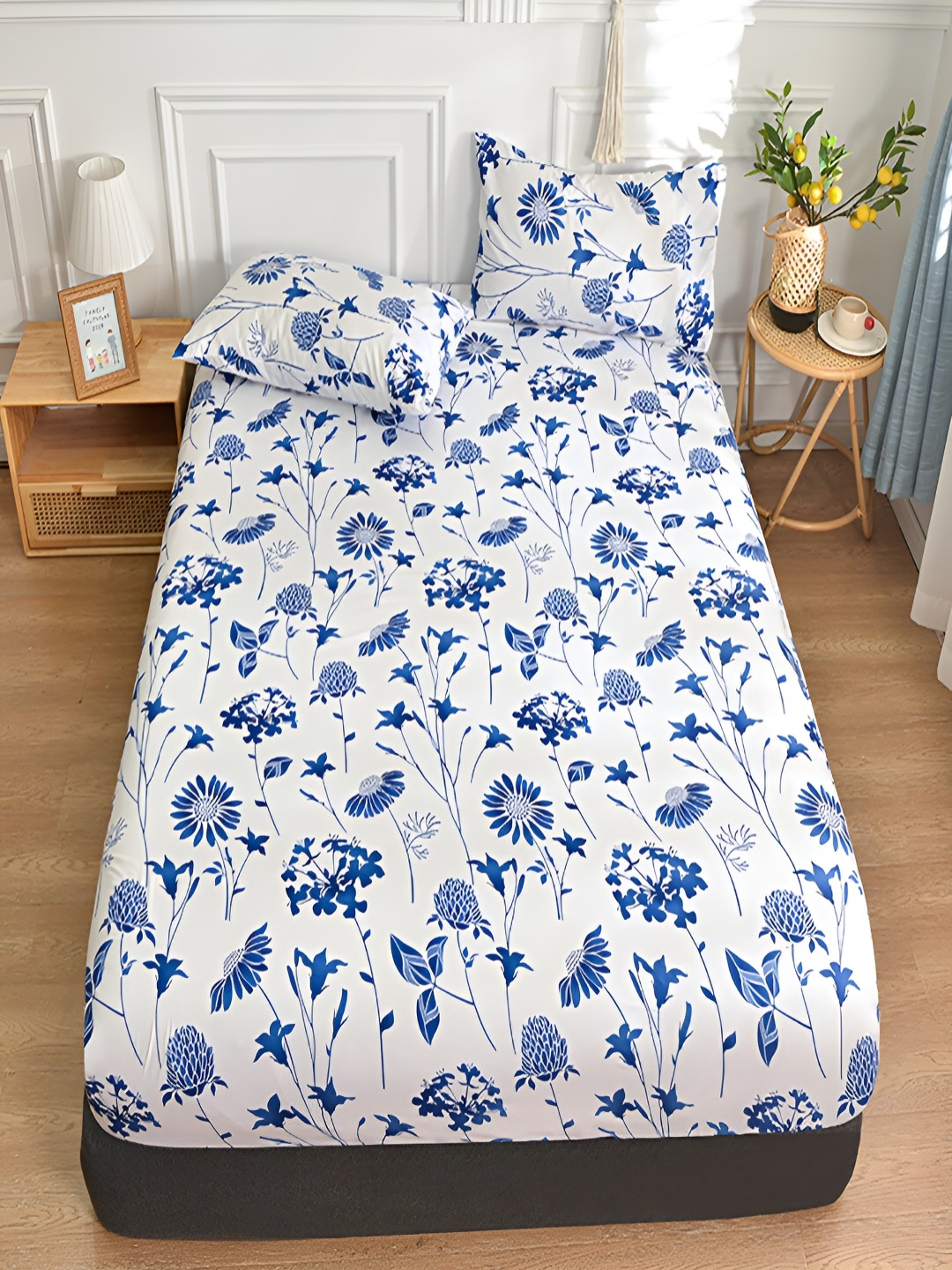 

JC HOME White & Blue Floral 140 TC King Fitted Bedsheet with 2 Pillow Covers