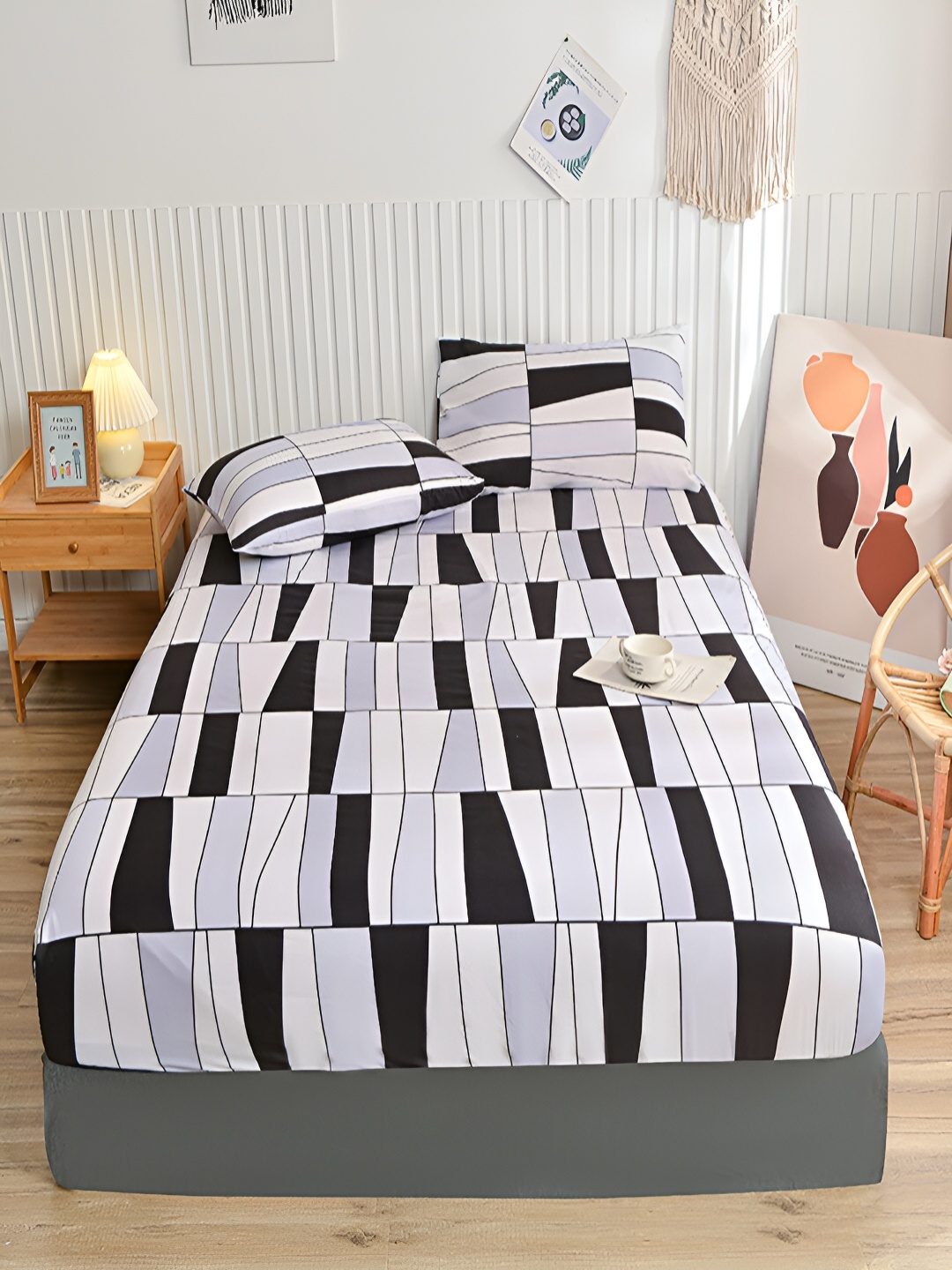 

JC HOME White Geometric 140 TC Fitted King Bedsheet with 2 Pillow Covers