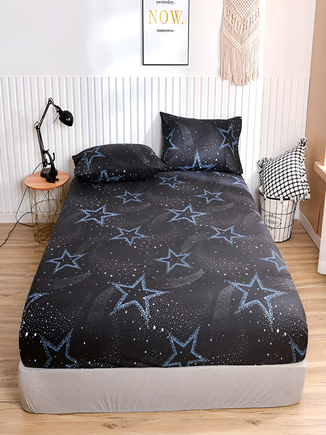 

JC HOME Black Geometric 140 TC Fitted King Bedsheet with 2 Pillow Covers