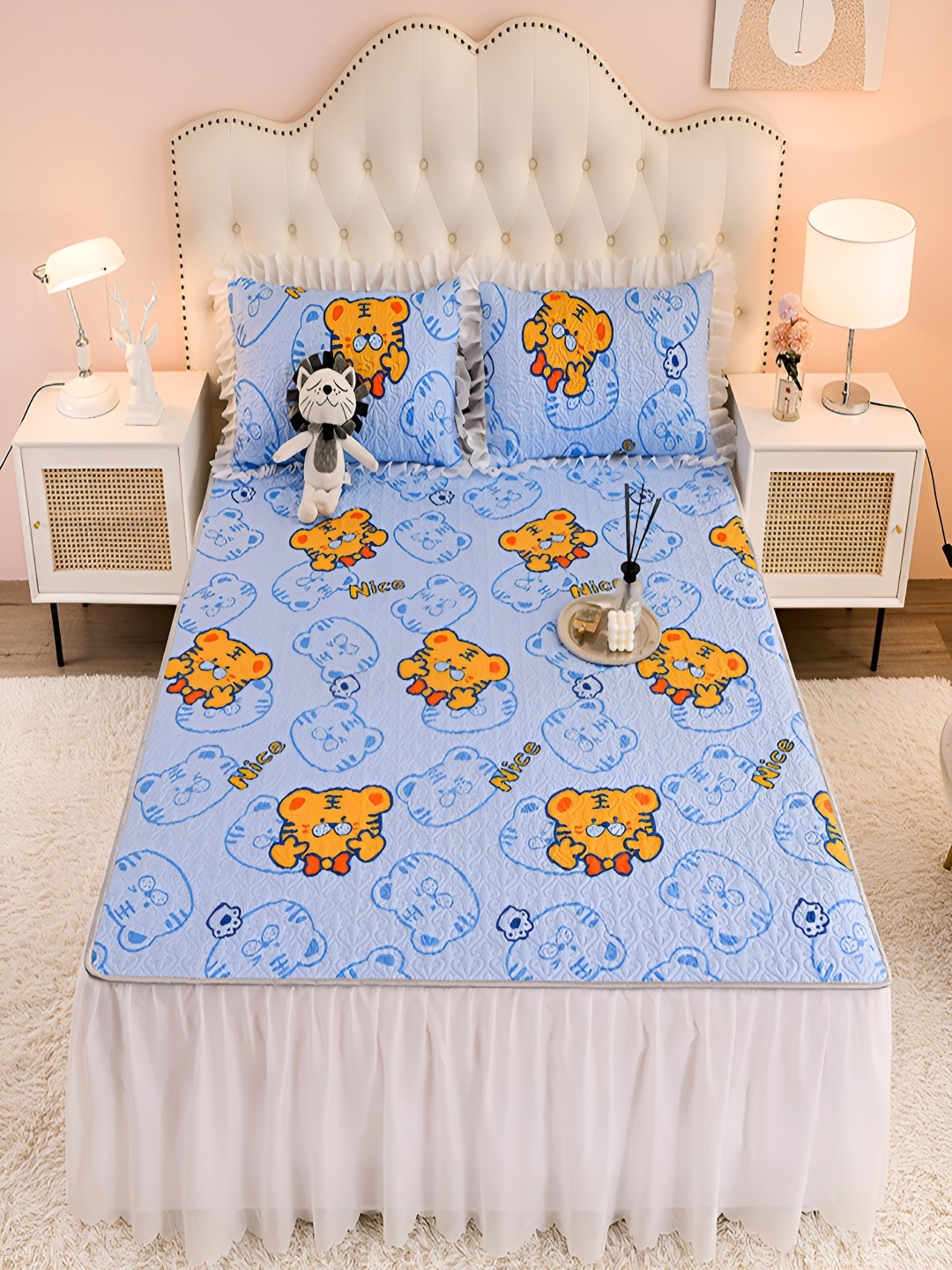 

JC HOME Blue Graphic 160 TC Fitted King Bedsheet with 2 Pillow Covers