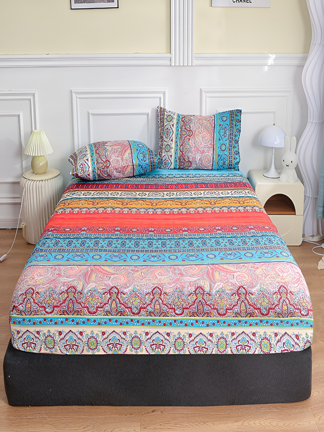 

JC HOME Blue & Pink Floral Printed Fitted 140 TC Queen Bedsheet With 2 Pillow Covers