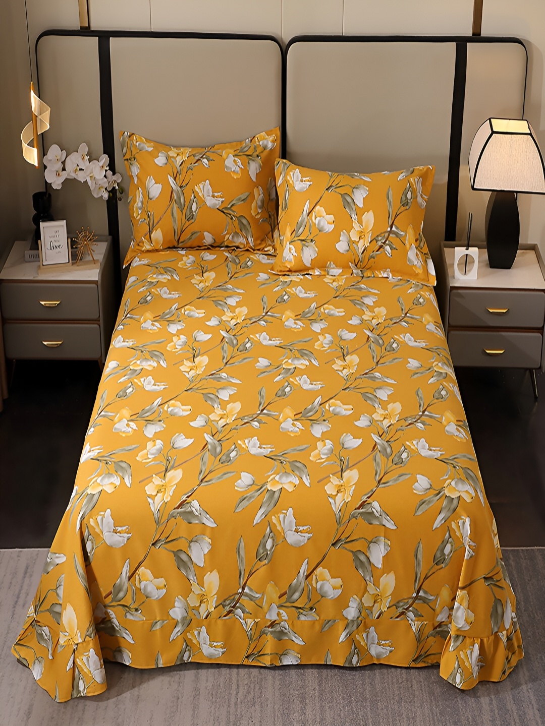 

JC HOME Yellow & White Printed Cotton 220 TC King Bedsheet With 2 Pillow Covers