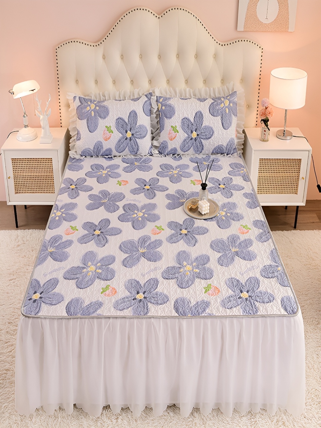 

JC HOME White & Purple Floral Fitted 160 TC King Bedsheet with 2 Pillow Covers