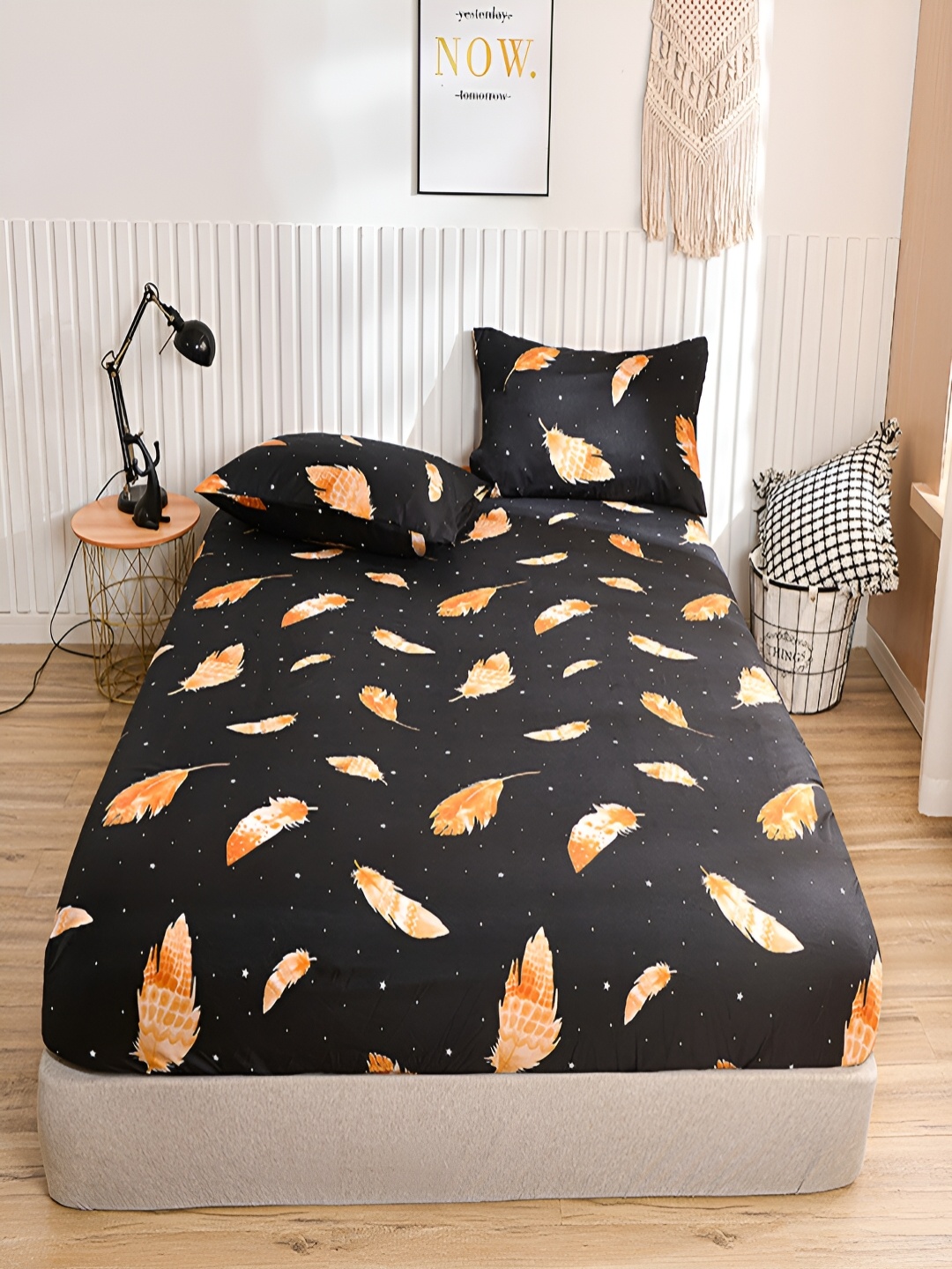 

JC HOME Black & Orange Floral 140 TC Fitted Queen Bedsheet with 2 Pillow Covers