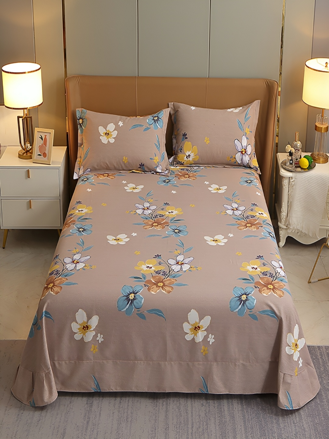 

JC HOME Beige & White Floral 220 TC King Bedsheet with 2 Pillow Covers