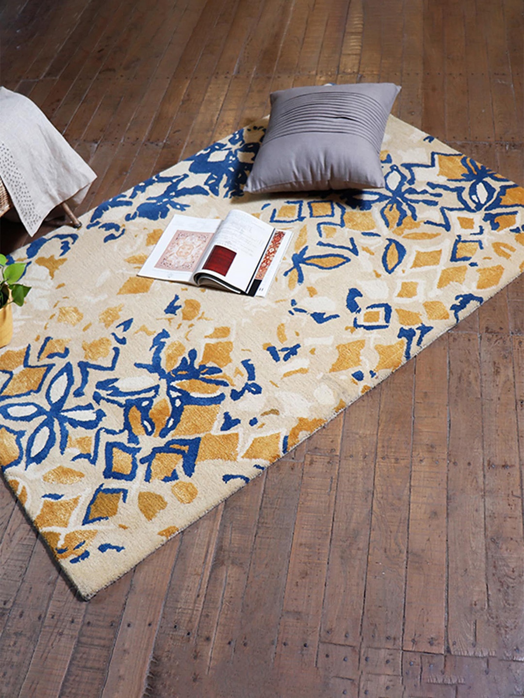 

ZEBA Beige & Blue Floral Hand-Tufted Rectangular Carpet