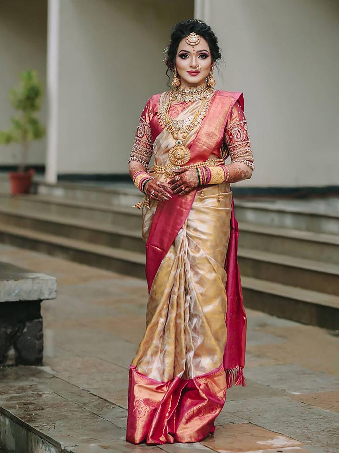 

Aldwych Geometric Woven Design Zari Banarasi Saree, Beige