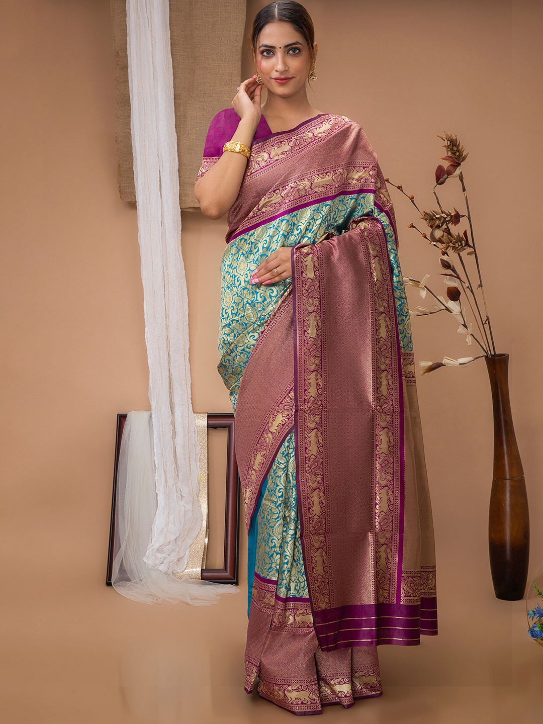 

Aldwych Ethnic Motifs Woven Design Zari Banarasi Saree, Green