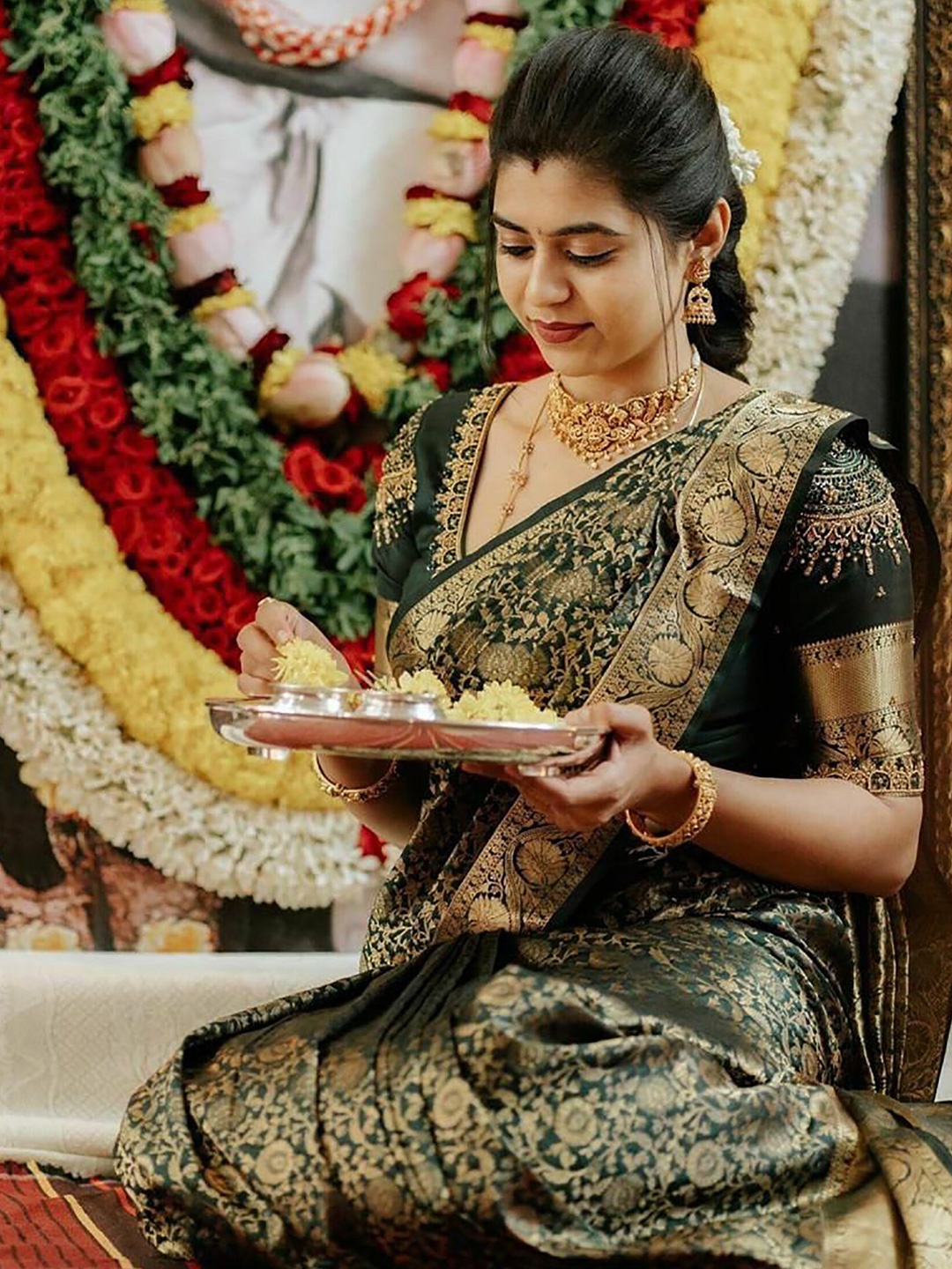 

Aldwych Floral Woven Design Zari Banarasi Saree, Green