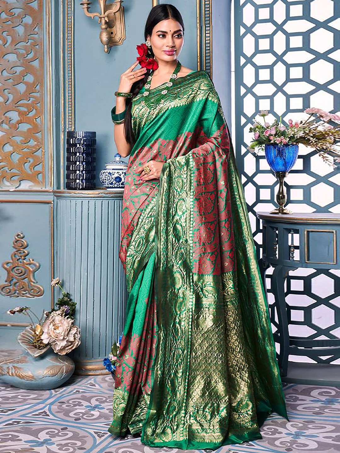 

Aldwych Ethnic Motifs Woven Design Zari Banarasi Saree, Green
