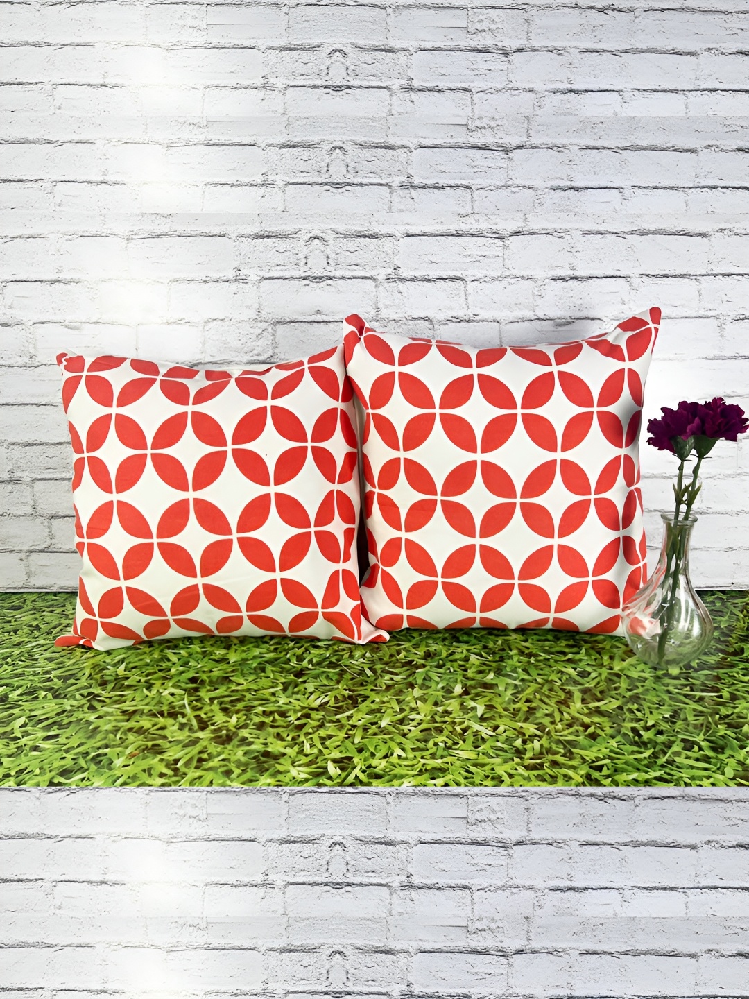 

Pink Parrot White & Red 2 Pieces Geometric Printed Square Cushion Covers