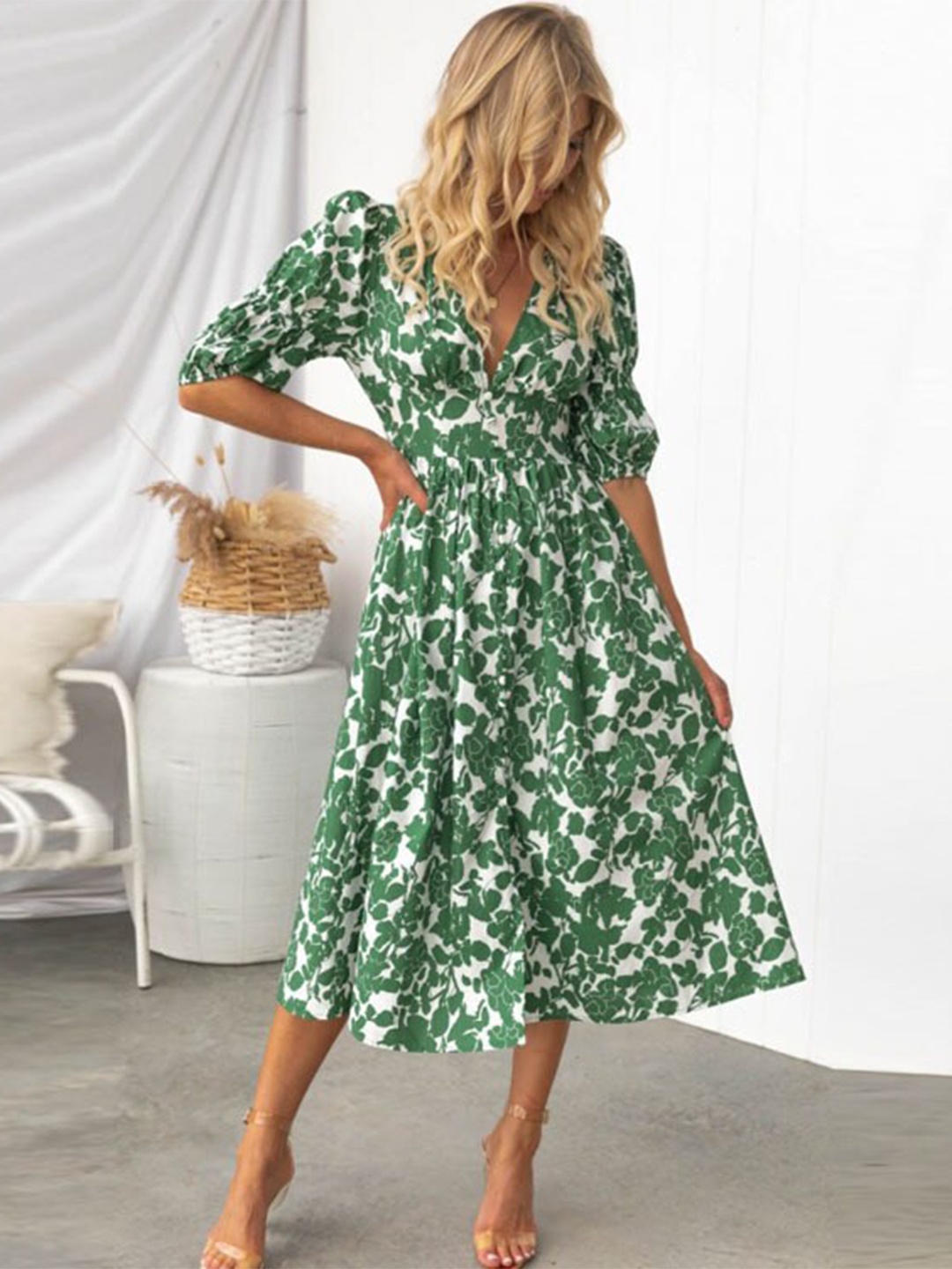 

StyleCast Green Floral Printed V-Neck Puff Sleeves Fit & Flare Midi Dress