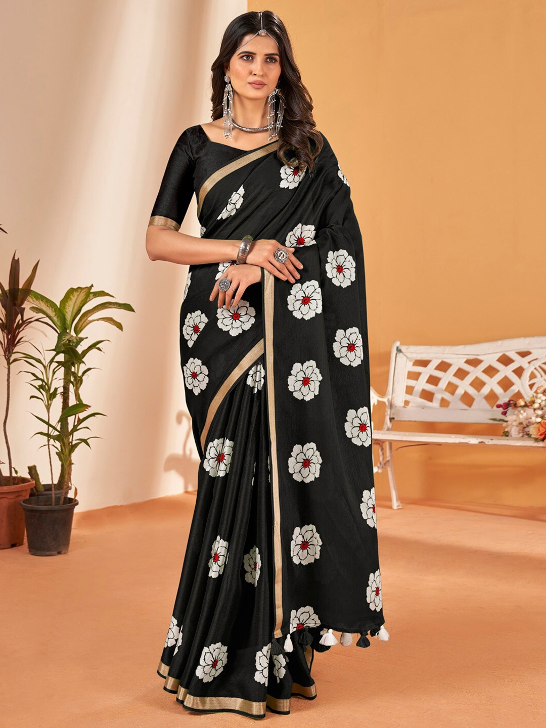 

Saree mall Black Floral Printed Zari Bagh Saree