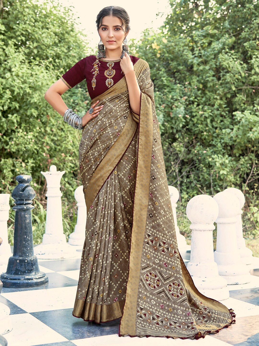 

Saree mall Bandhani Printed Zari Pure Silk Bandhani Saree, Beige