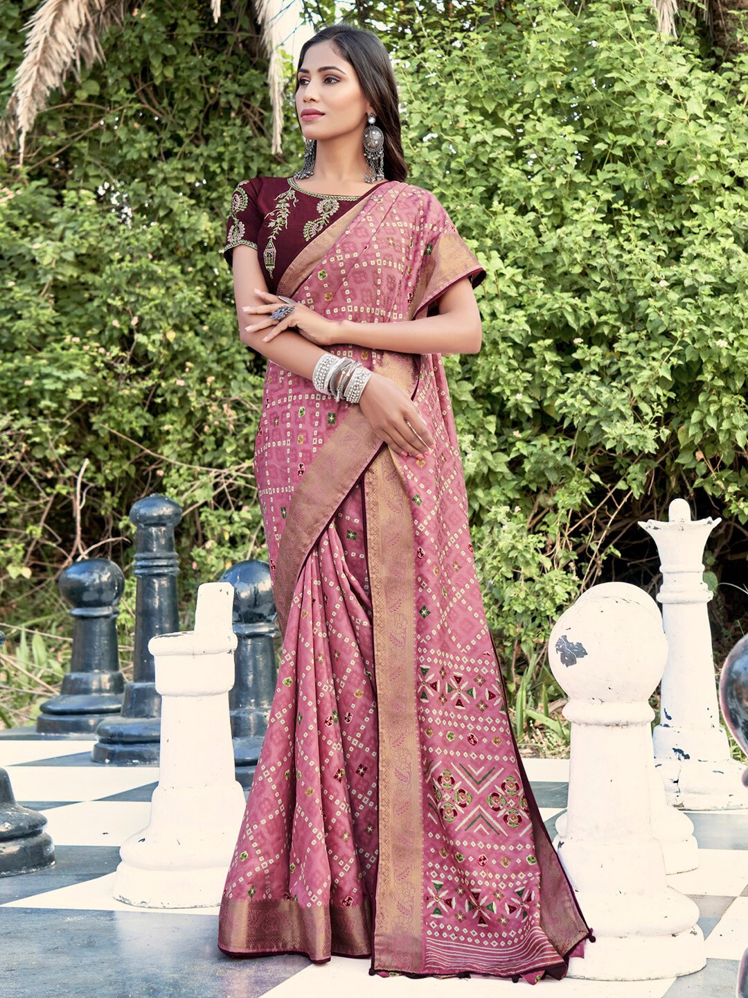 

Saree mall Bandhani Printed Zari Silk Bandhani Saree, Pink