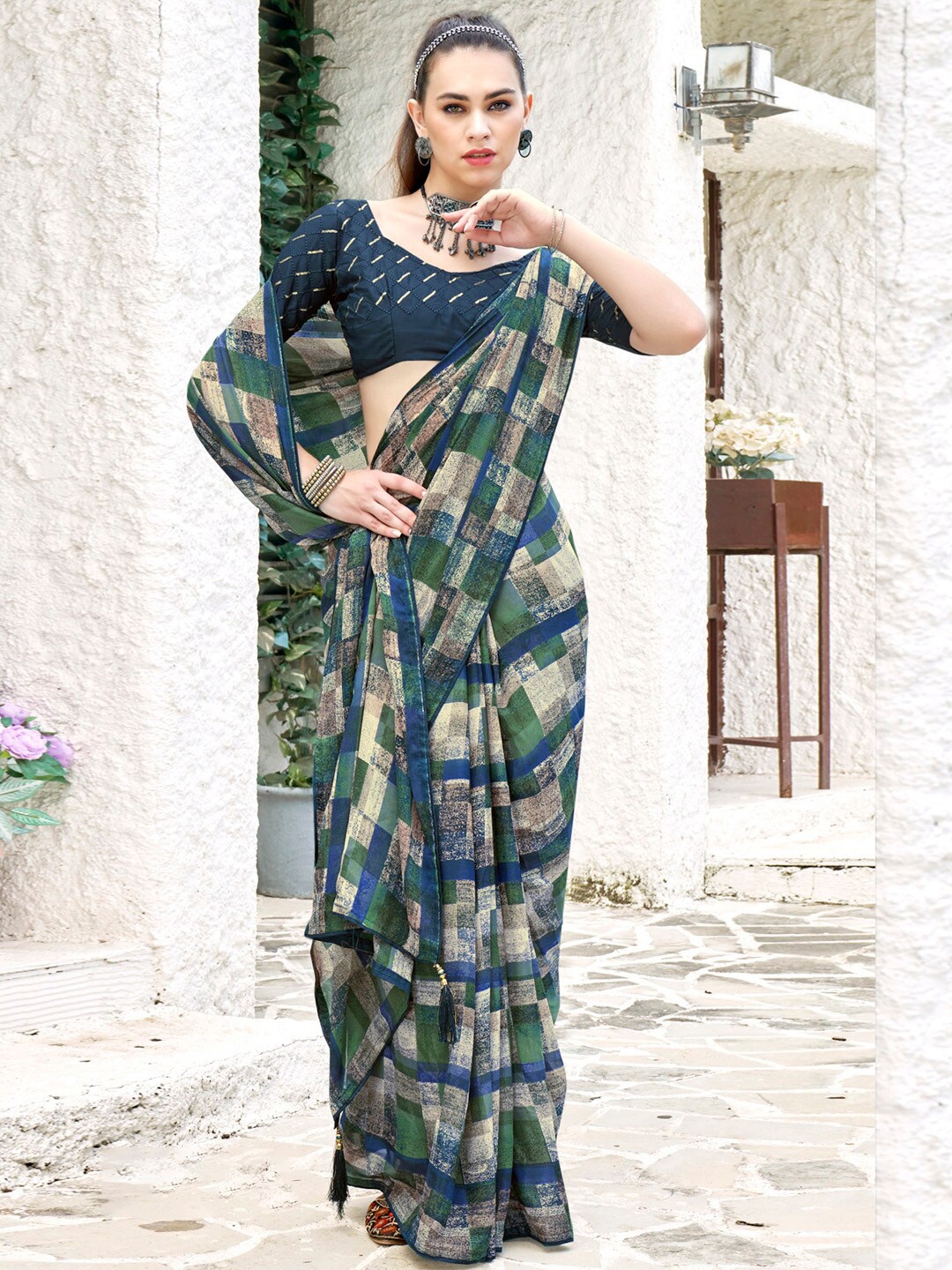 

Saree mall Green Geometric Pure Georgette Block Print Saree