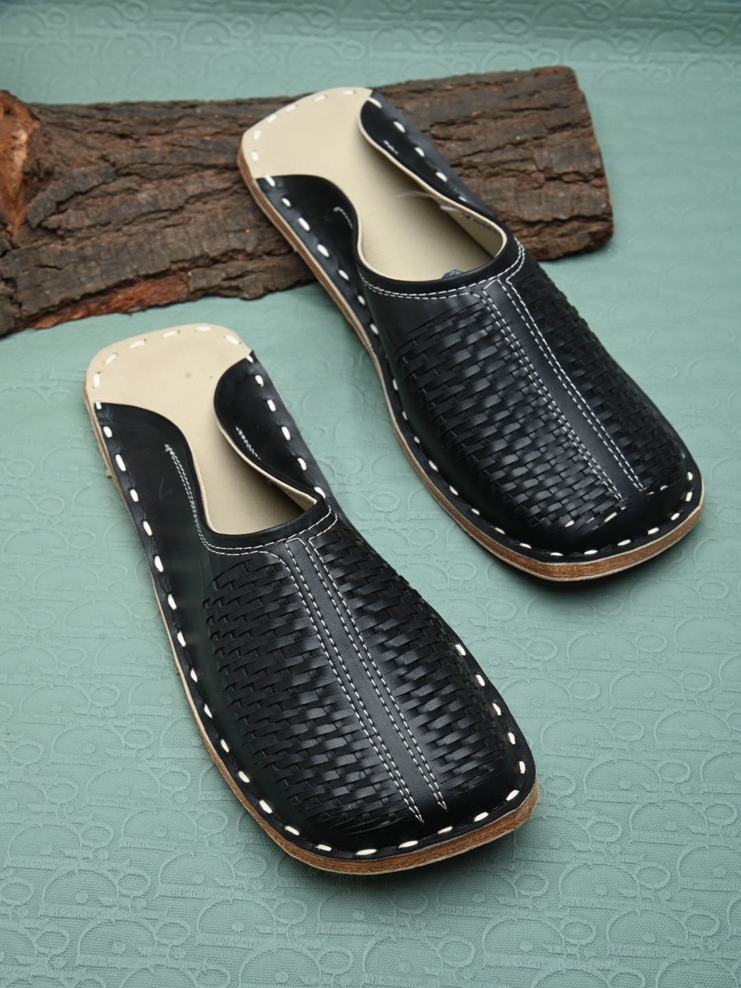 

Apratim Men Textured Leather Mules, Black