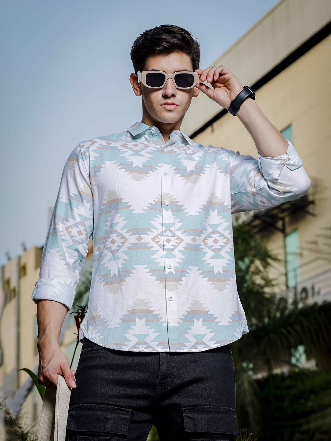

HERE&NOW White & Blue Slim Fit Ethnic Motifs Printed Cotton Casual Shirt