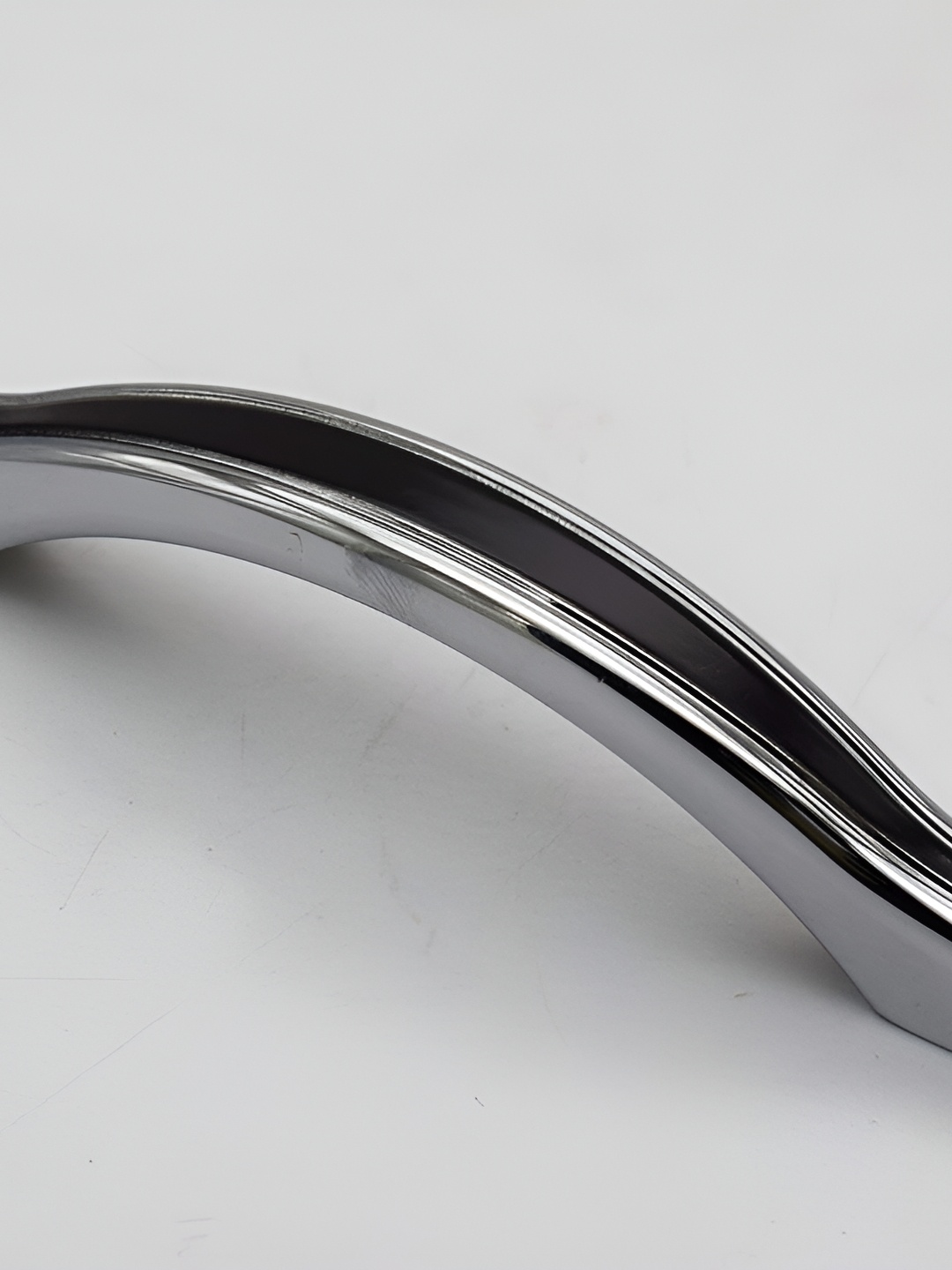 

Rab Black & Silver Toned Glossy Finish Drawer Handle