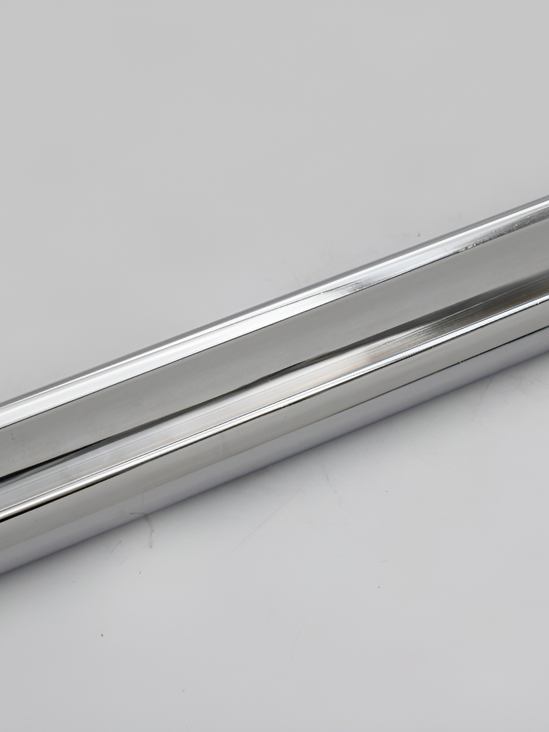 

Rab Silver-Toned Glossy Finish Aluminium Cabinet/Drawer Handle