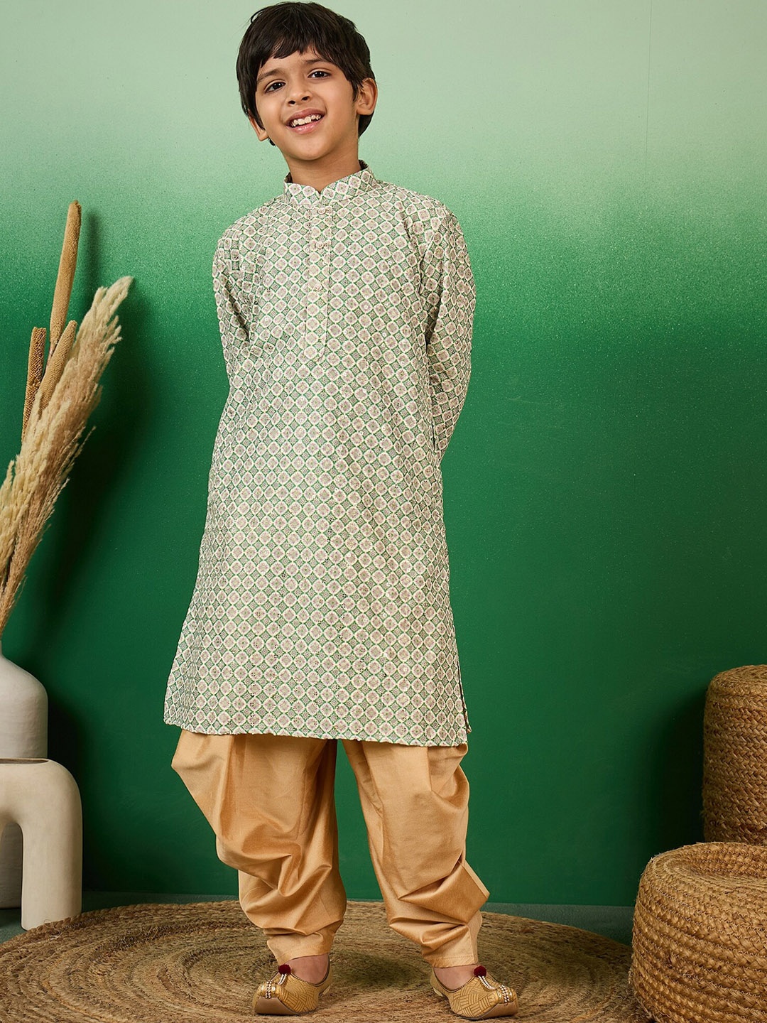 

Sangria Boys Sequenced & Floral Printed Mandarin Collar Kurta, Green