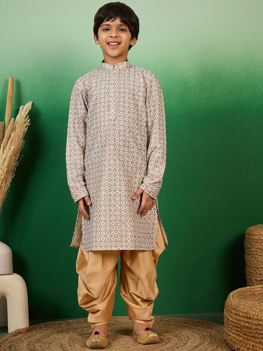 

Sangria Boys Sequenced & Floral Printed Mandarin Collar Kurta, Brown