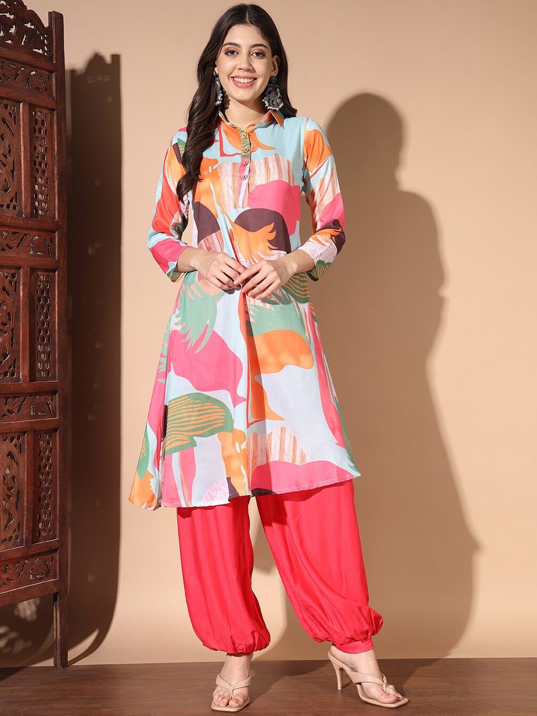 

MORLY Floral Printed Regular Kurta with Harem Pants, Peach