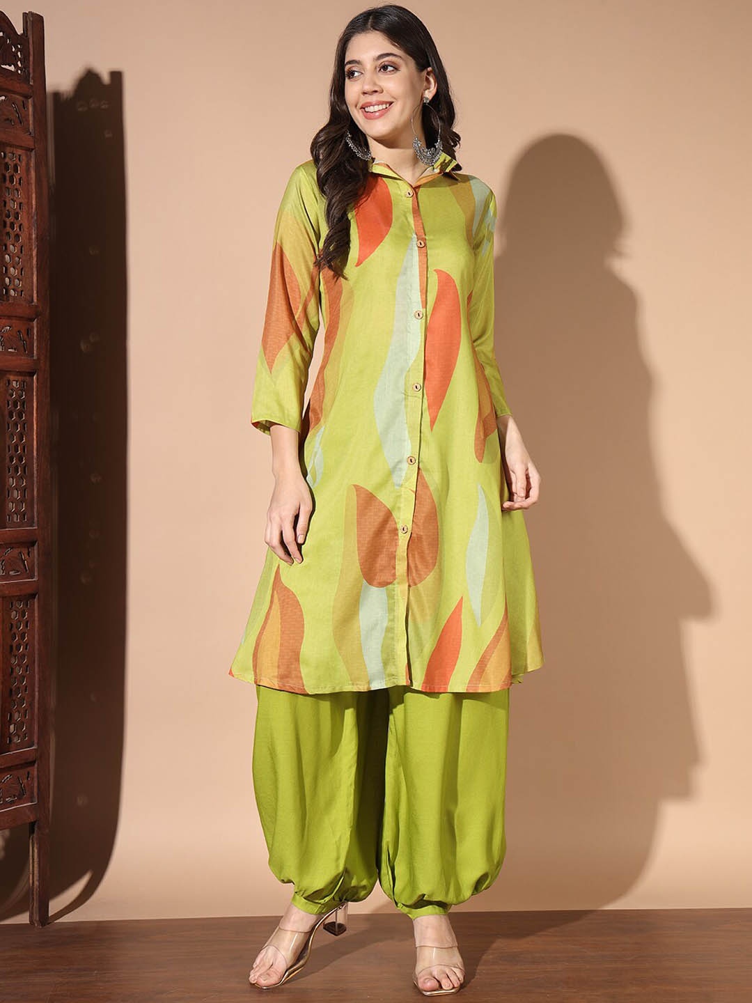 

MORLY Printed Shirt Collar Regular Kurta with Trousers, Green