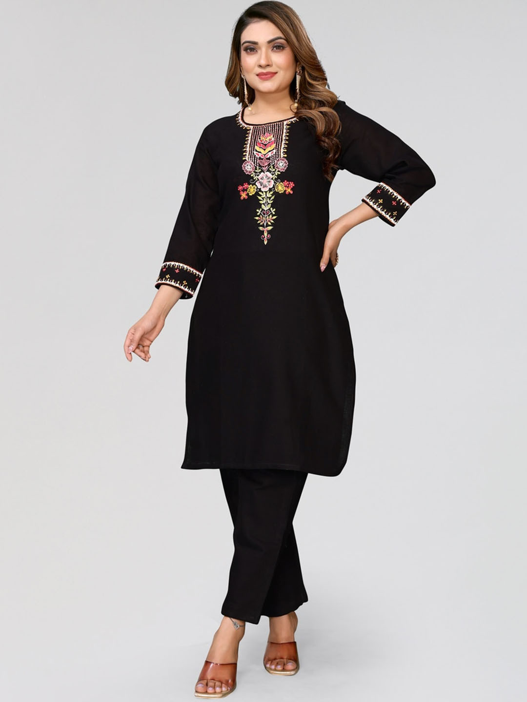 

PYARI - A style for every story Floral Yoke Embroidered Linen Straight Kurta with Trouser, Black