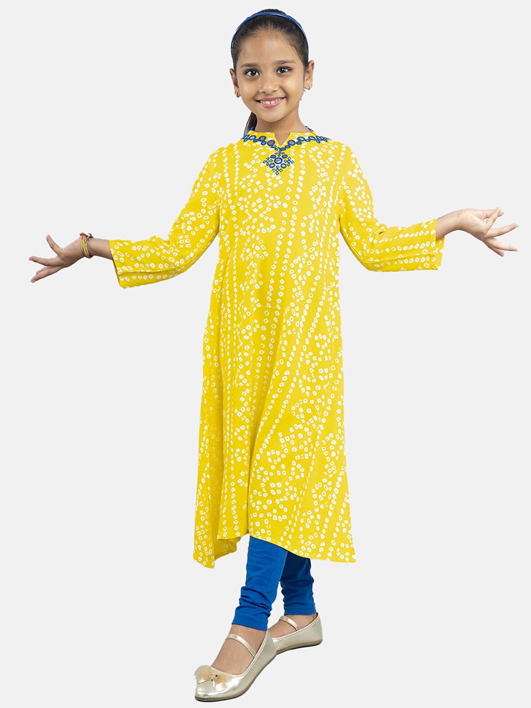 

KiddoPanti Girls Bandhani Printed Straight Kurta Set, Yellow