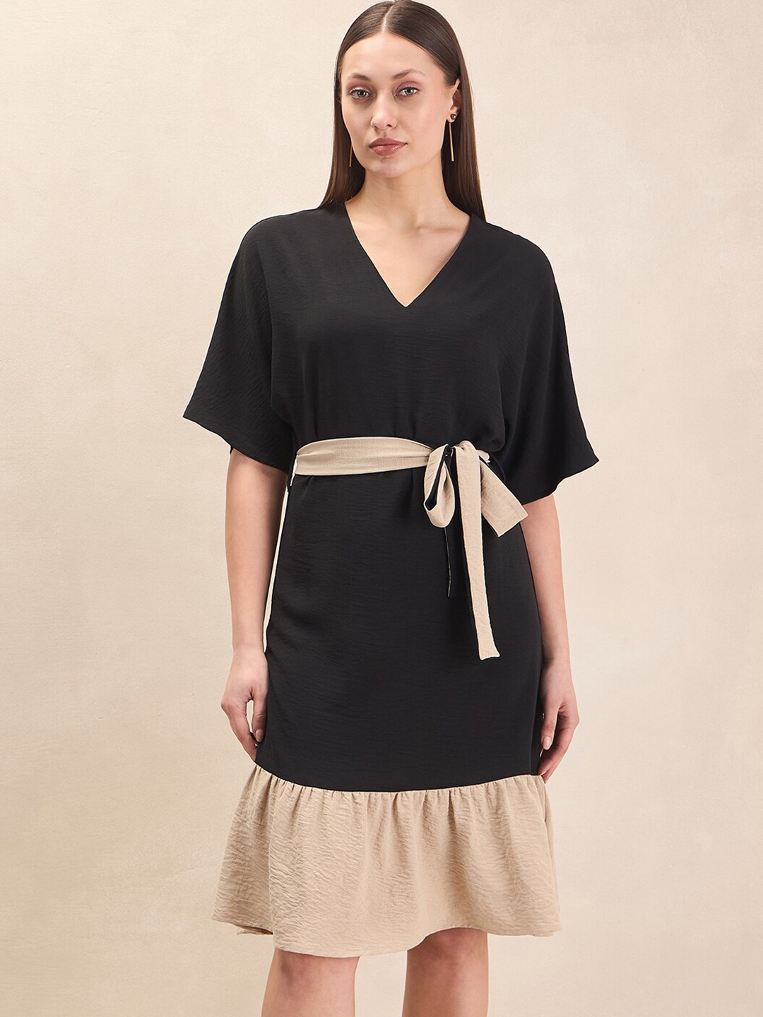 

Femella Colourblocked V-Neck Extended Sleeves Gathered Detailed A-Line Dress With Belt, Black