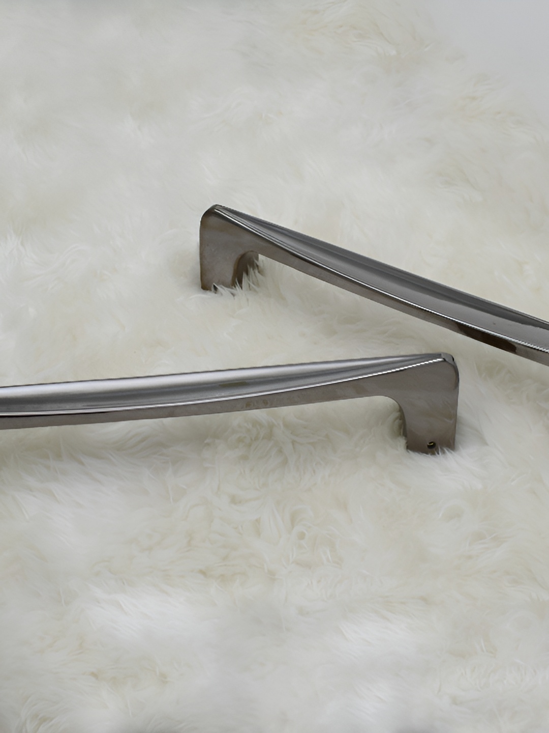 

Rab Silver Toned 2 Pieces Glossy Finish Door Handles