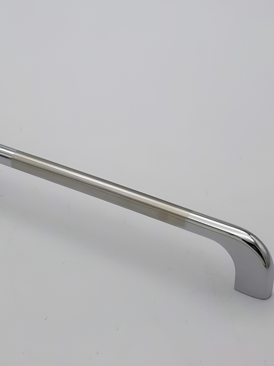 

Rab Silver Toned Glossy Cabinet/Drawer Handle
