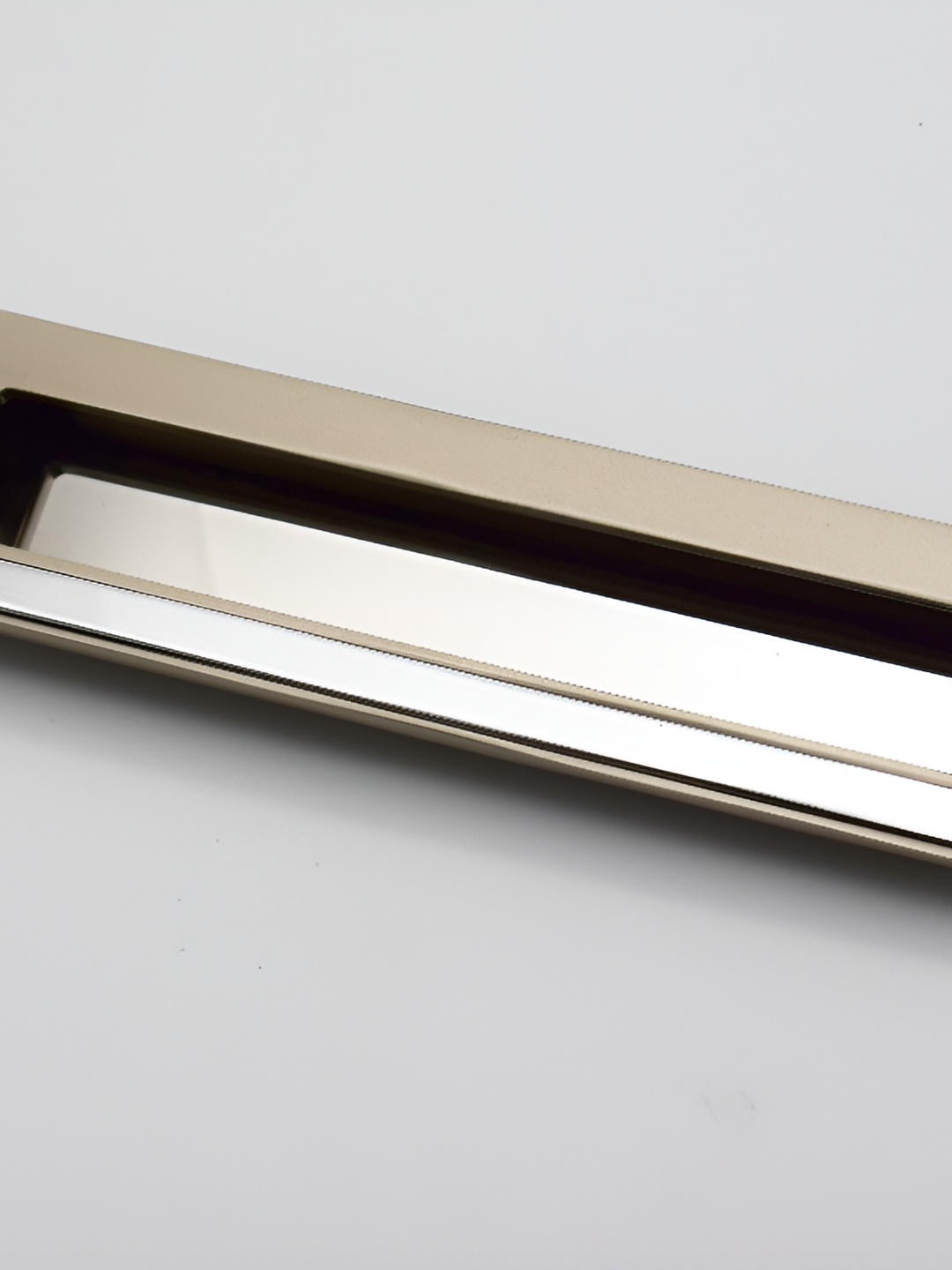 

Rab Silver Toned Zinc Glossy Finish Door Handle